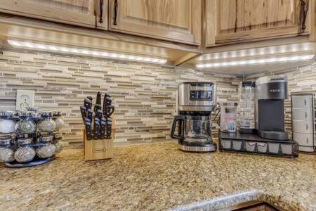 Cabin~Views~Heart Of Town~W&D~Fireplace~Kitchen Woodland Park Buitenkant foto
